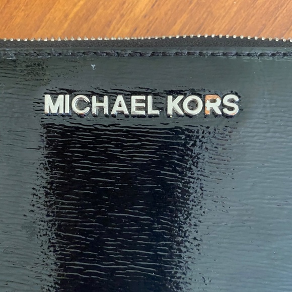 MICHAEL KORS BLACK PATENT LEATHER WALLET - Picture 4 of 4
